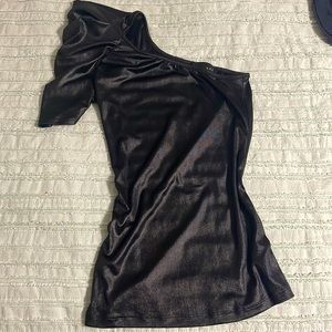 One sleeve black top